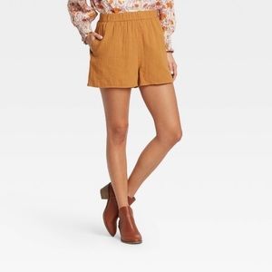 ❤️ 2/$10 NWT “gold” high-rise shorts with pockets